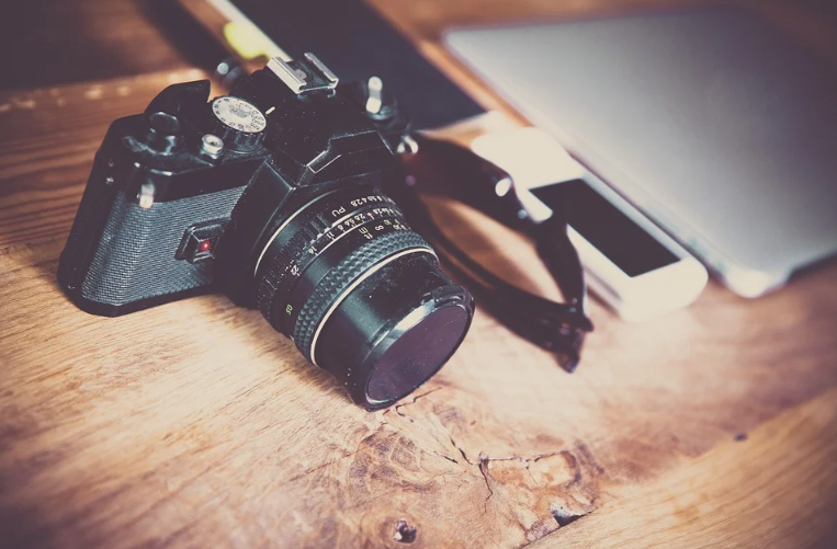 High-Tech Features on a DSLR Camera
